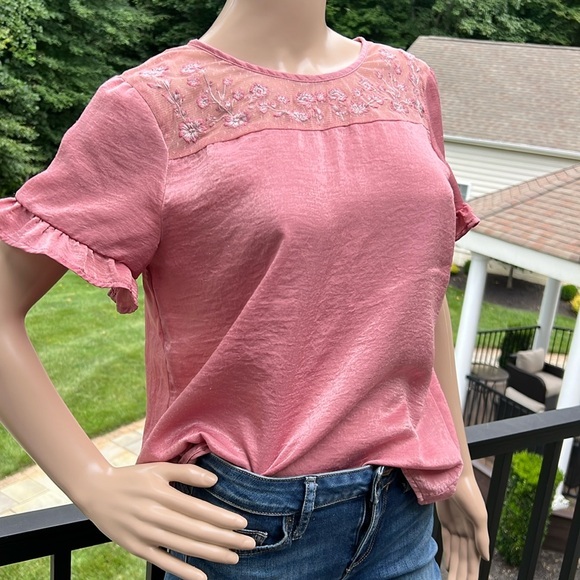 Pretty pink Boho floral embroidered ruffle sleeves, silky top Sz S/M - Picture 1 of 10